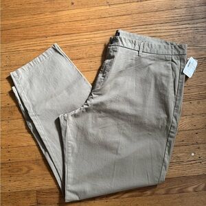 NWT Saks Fifth Avenue Men's Khaki Chinos Size 42 Preppy, Office, Casual